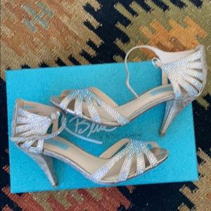 Betsy Johnson Sweet Champ Fab Heels 6.5